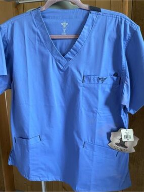 Med Couture women’s scrub top. ceil blue/navy. Sz M. Style 8403. NWT. sun spots.